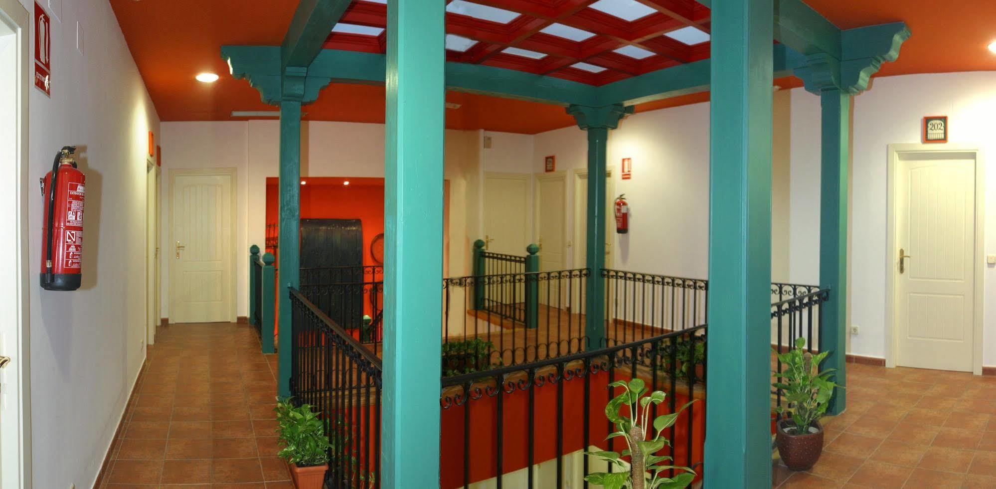 Hotel Y Apartamentos La Casa Rural Chinchón Интериор снимка